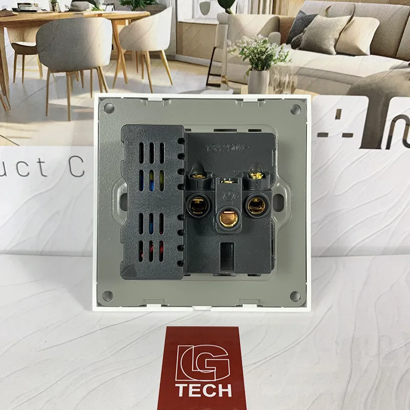 Mặt sau ổ cắm điện âm tường có 2 cổng USB LG Tech LG-F21-047