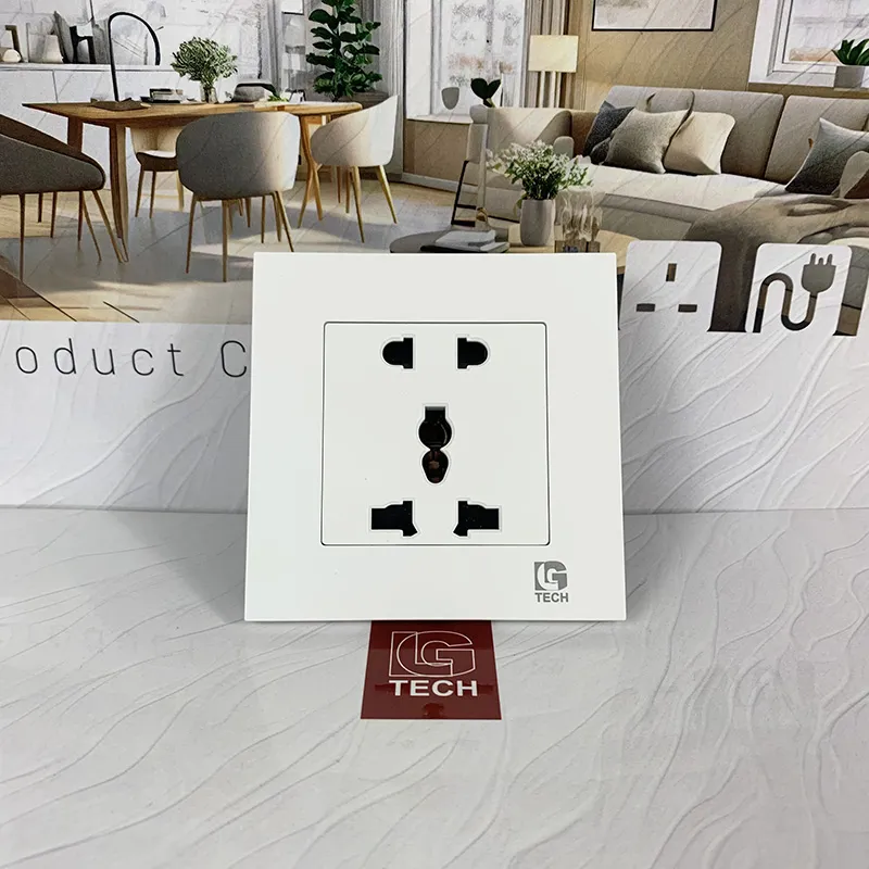 Ổ cắm điện 5 chấu mặt vuông màu trắng LG Tech LG-F21-018