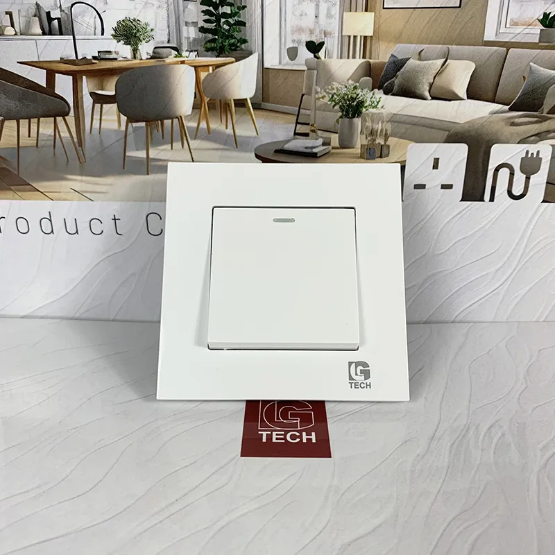 Công tắc điện đơn mặt vuông nhựa trắng LG Tech LG-F21-001