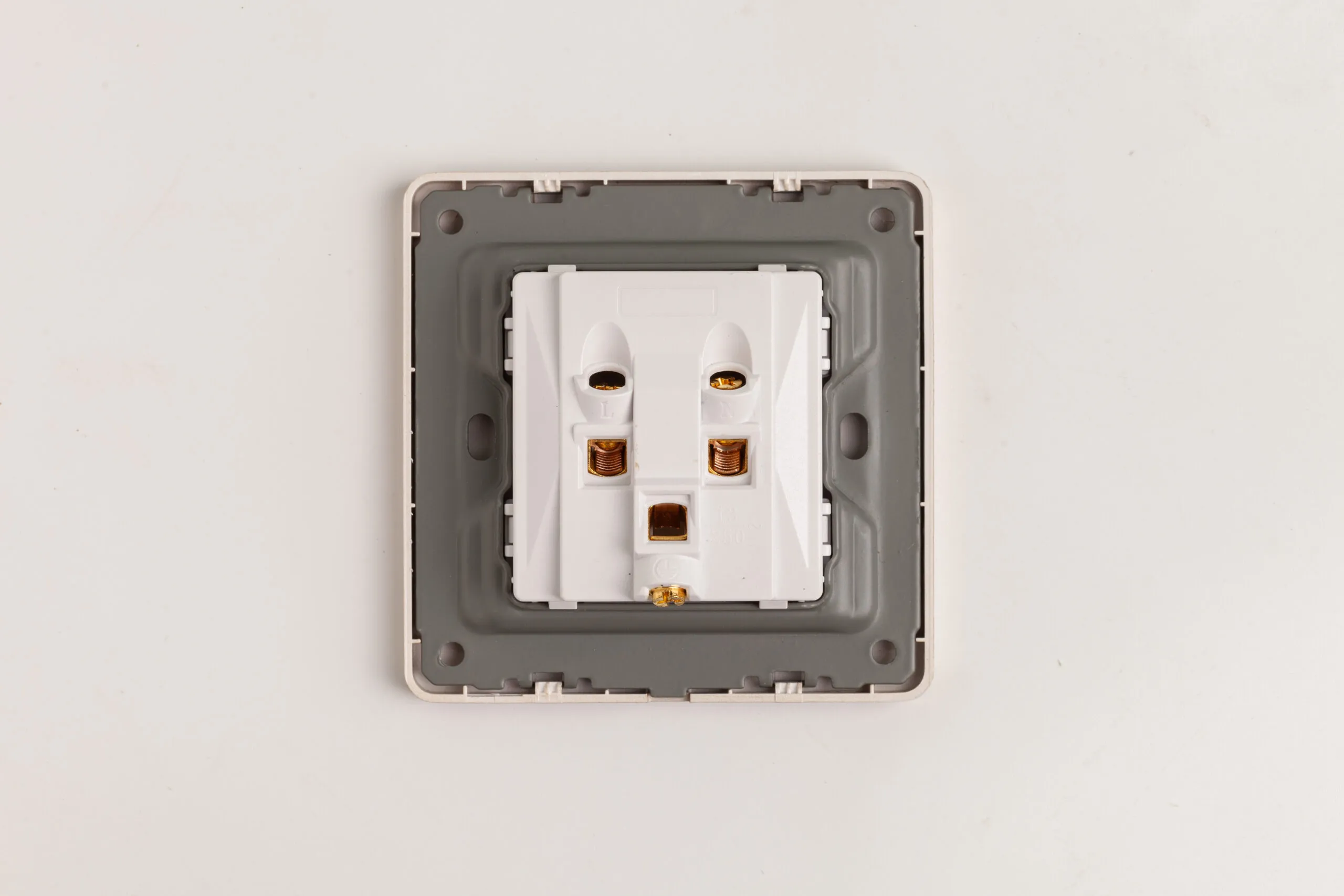 Ổ cắm điện 5 chấu, chuẩn Châu Âu LG tech LG-C60-018 - 6