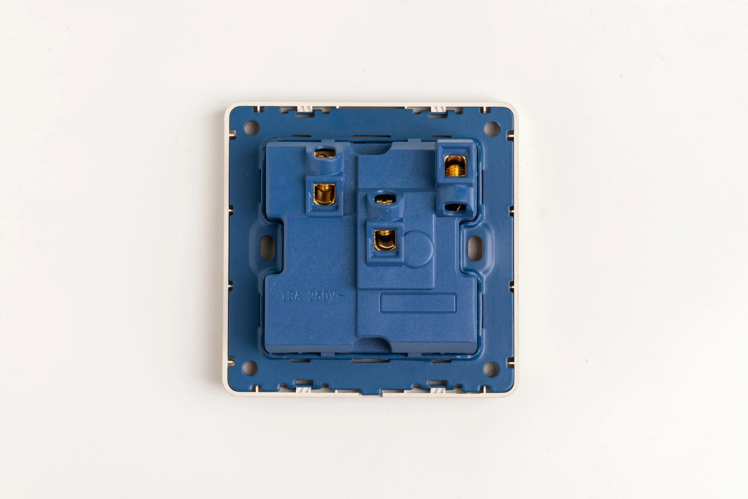 Ổ cắm điện 5 chấu có đèn báo và công tắc an toàn LG Tech LG-C60-021 - 3