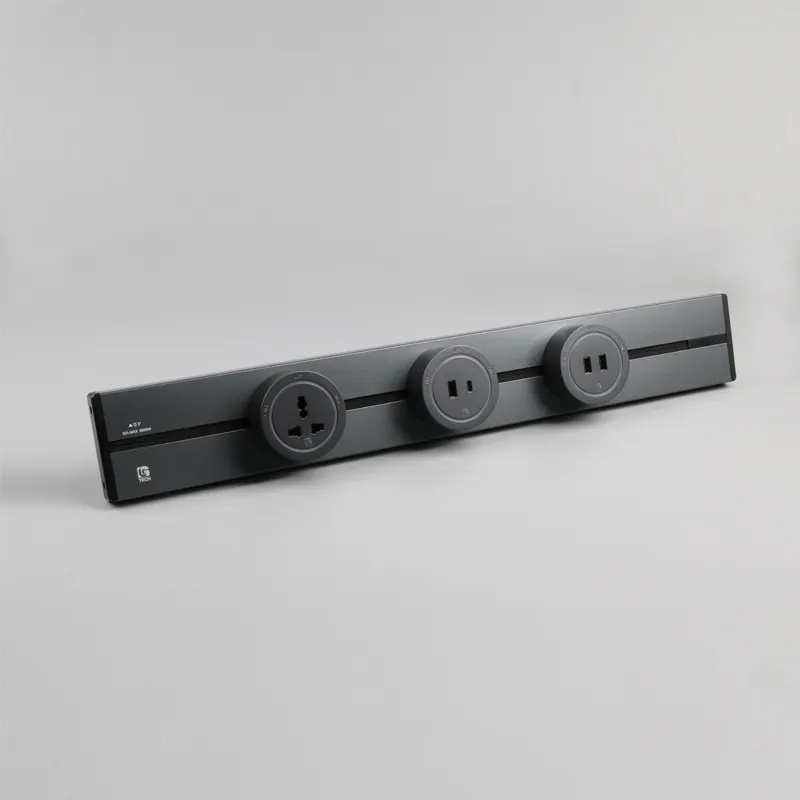Ổ cắm thanh ray nổi màu ghi 32A 8000W LG Tech đi cùng ổ cắm đa năng
