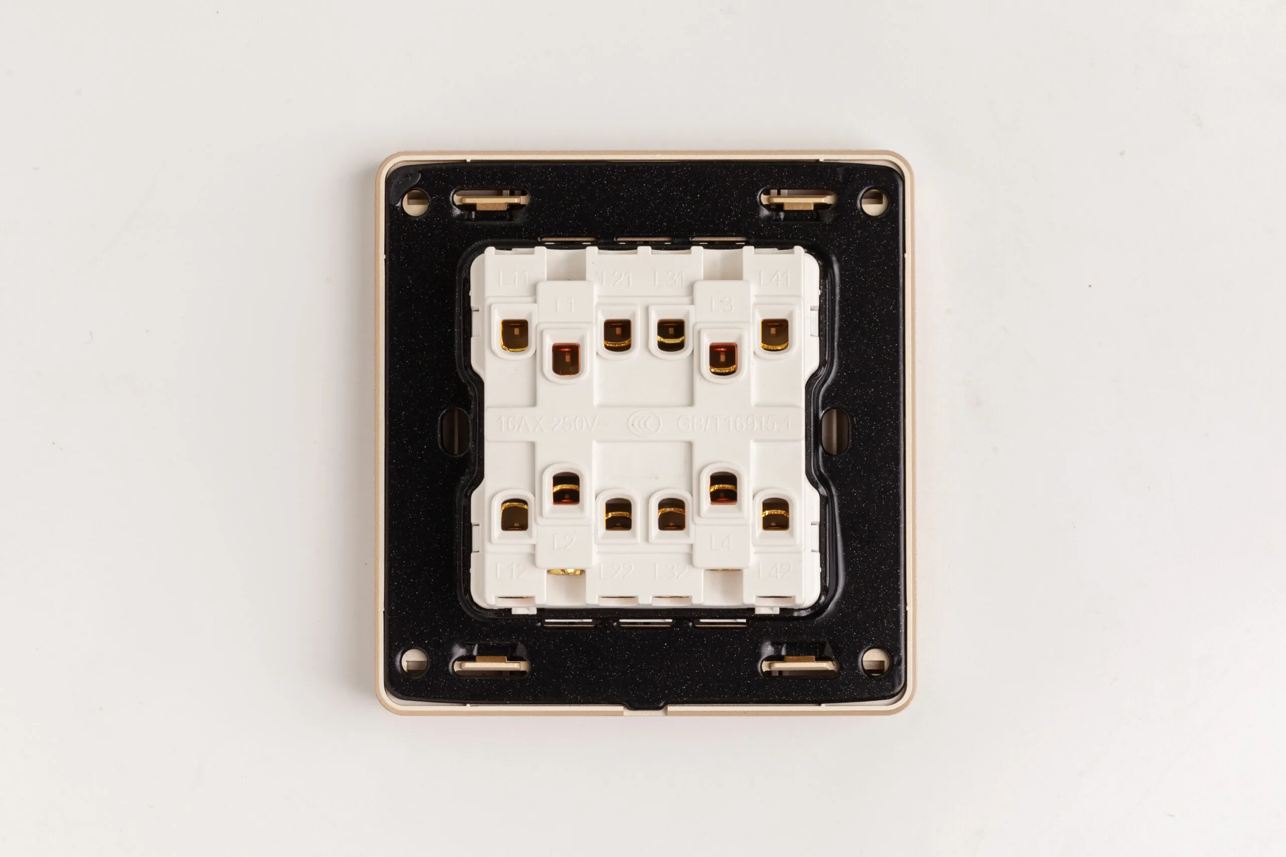 Công tắc điện 4 nút, một chiều, màu gold tràn viền LG Tech LG-AB-L-004 - 3