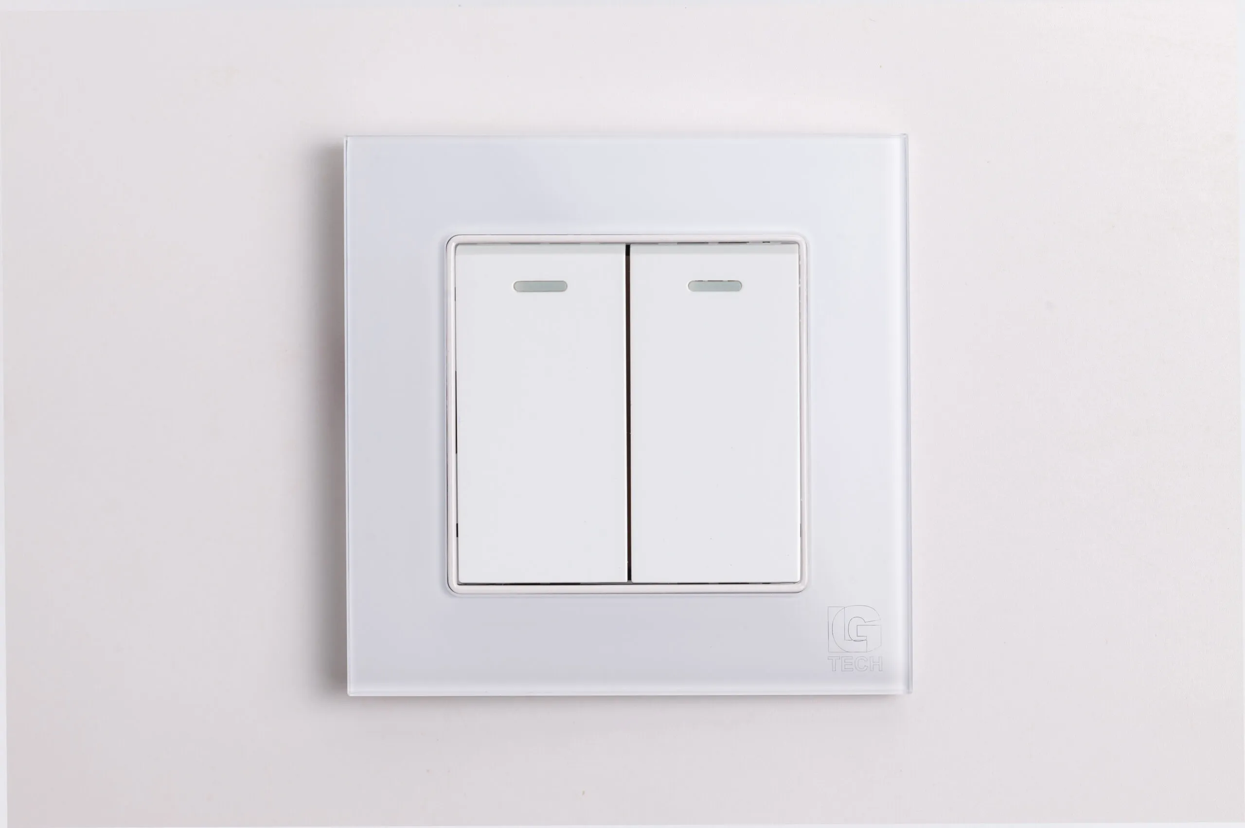 Công tắc điện đôi, 1 chiều, chuẩn vuông, viền kính màu trắng LG Tech mã LG-F71W-002 - 2