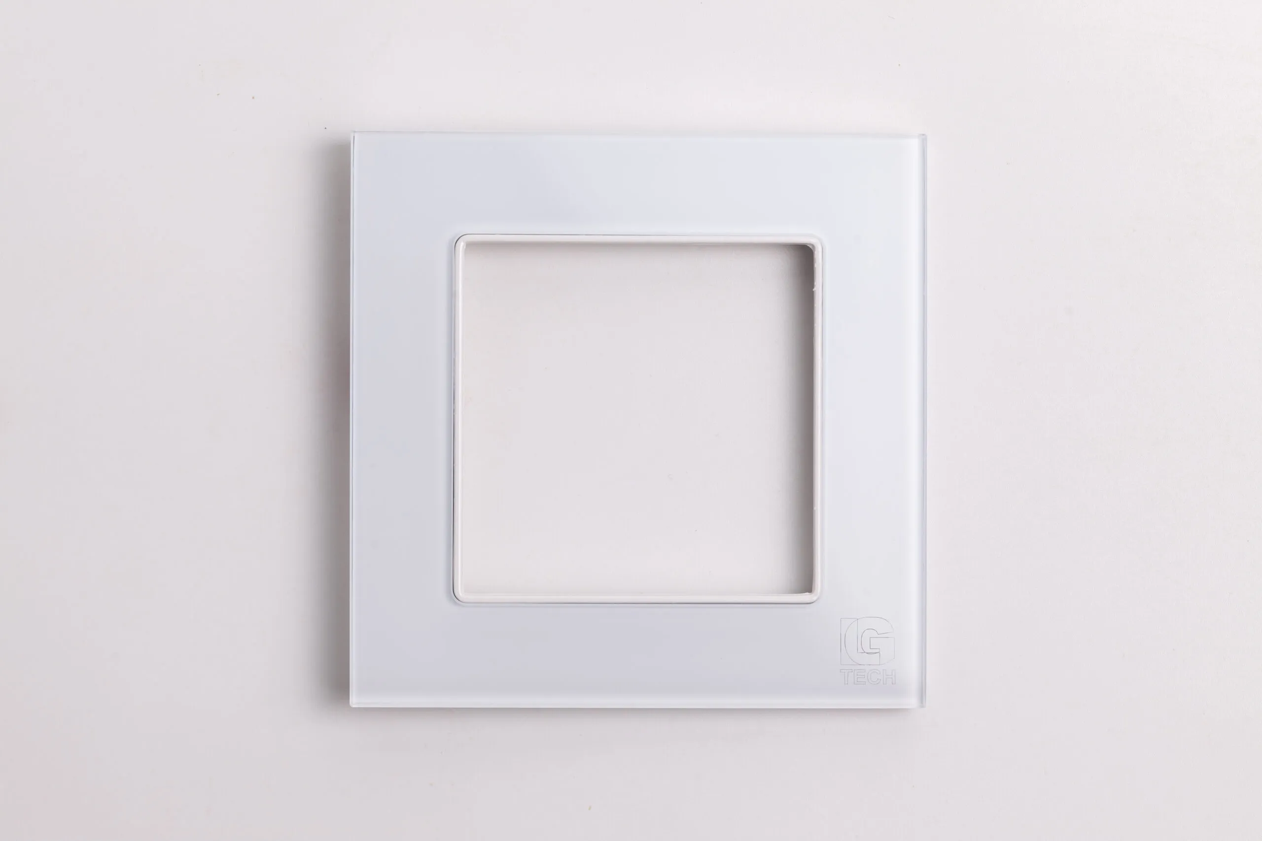 Công tắc điện đôi, 1 chiều, chuẩn vuông, viền kính màu trắng LG Tech mã LG-F71W-002 - 3