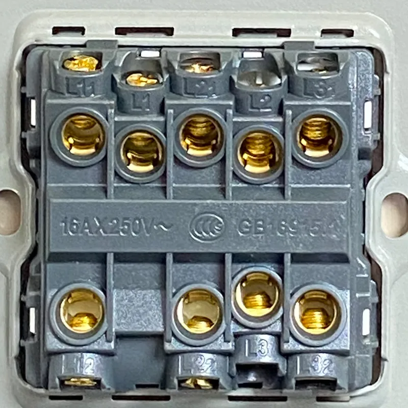 Công tắc điện 3 nút, viền kim loại màu gold 2 chiều LG Tech mã LG-F71G-003N - 3