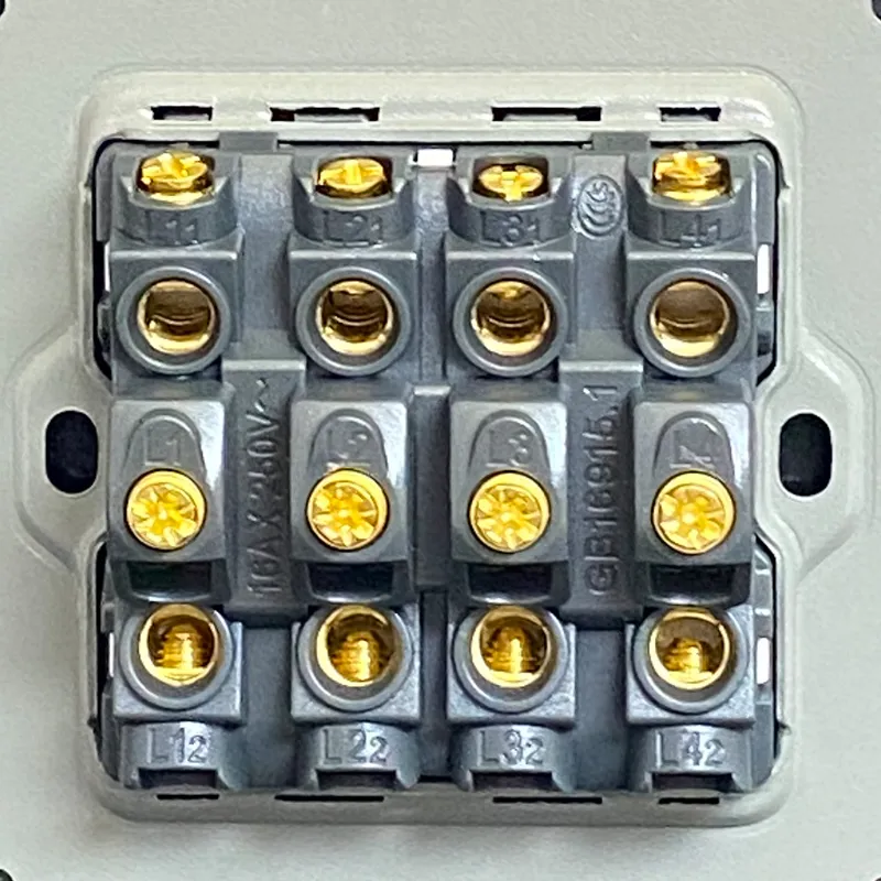 Công tắc điện 4 nút, viền kim loại màu gold 2 chiều LG Tech LG-F71G-004N - 3