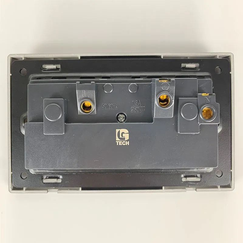 Ổ cắm điện có công tắc an toàn và đèn báo 3 chấu màu đen LG Tech LG-B21-065