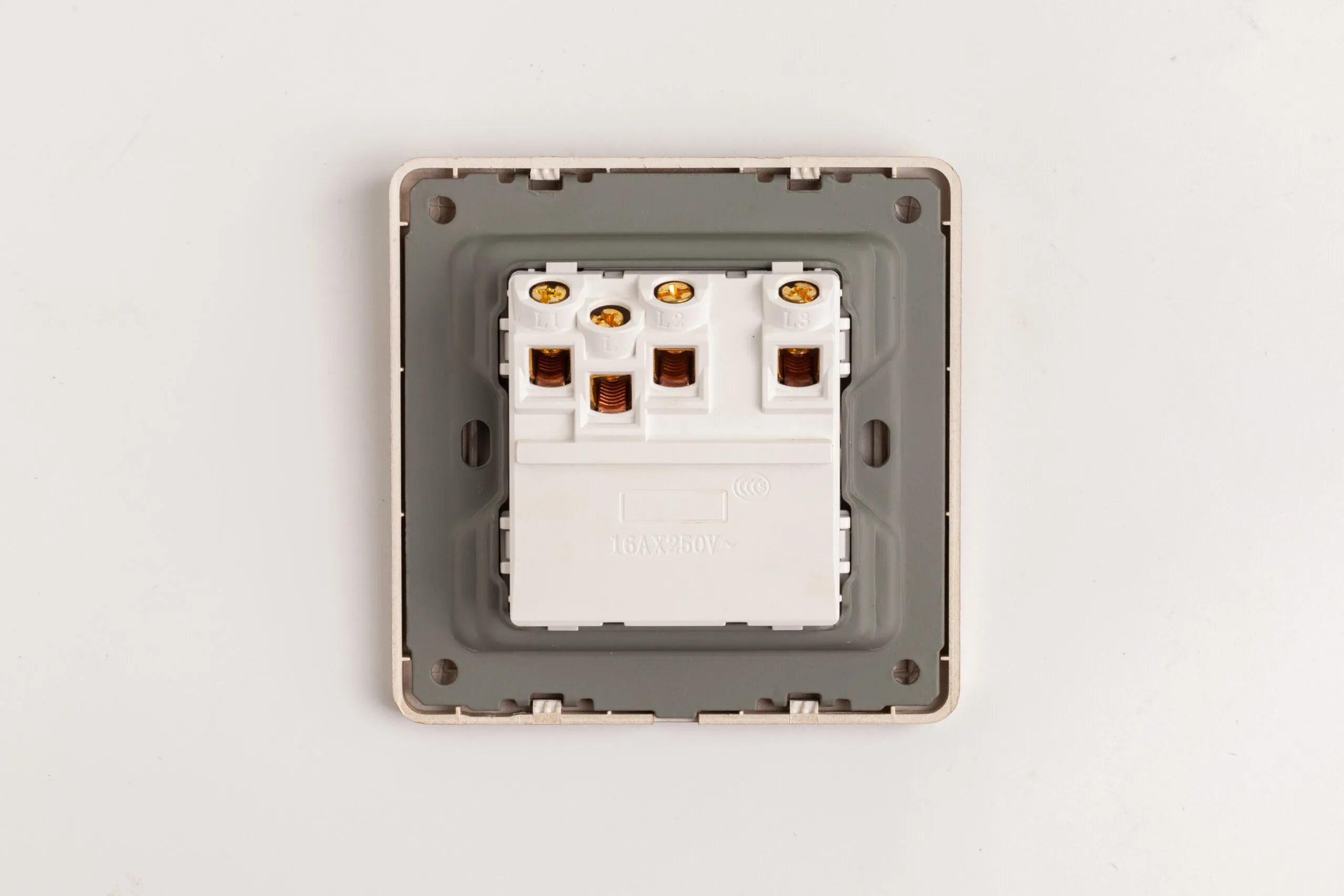 Công tắc điện ba 2 chiều mạ vàng, chuẩn vuông LG Tech mã LG-C60-003N - 2