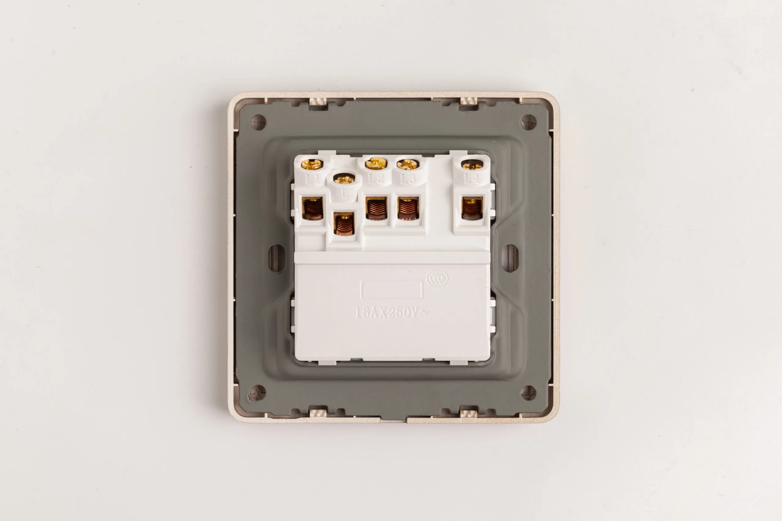 Công tắc điện bốn 2 chiều mạ vàng LG Tech mã LG-C60-004N - 2