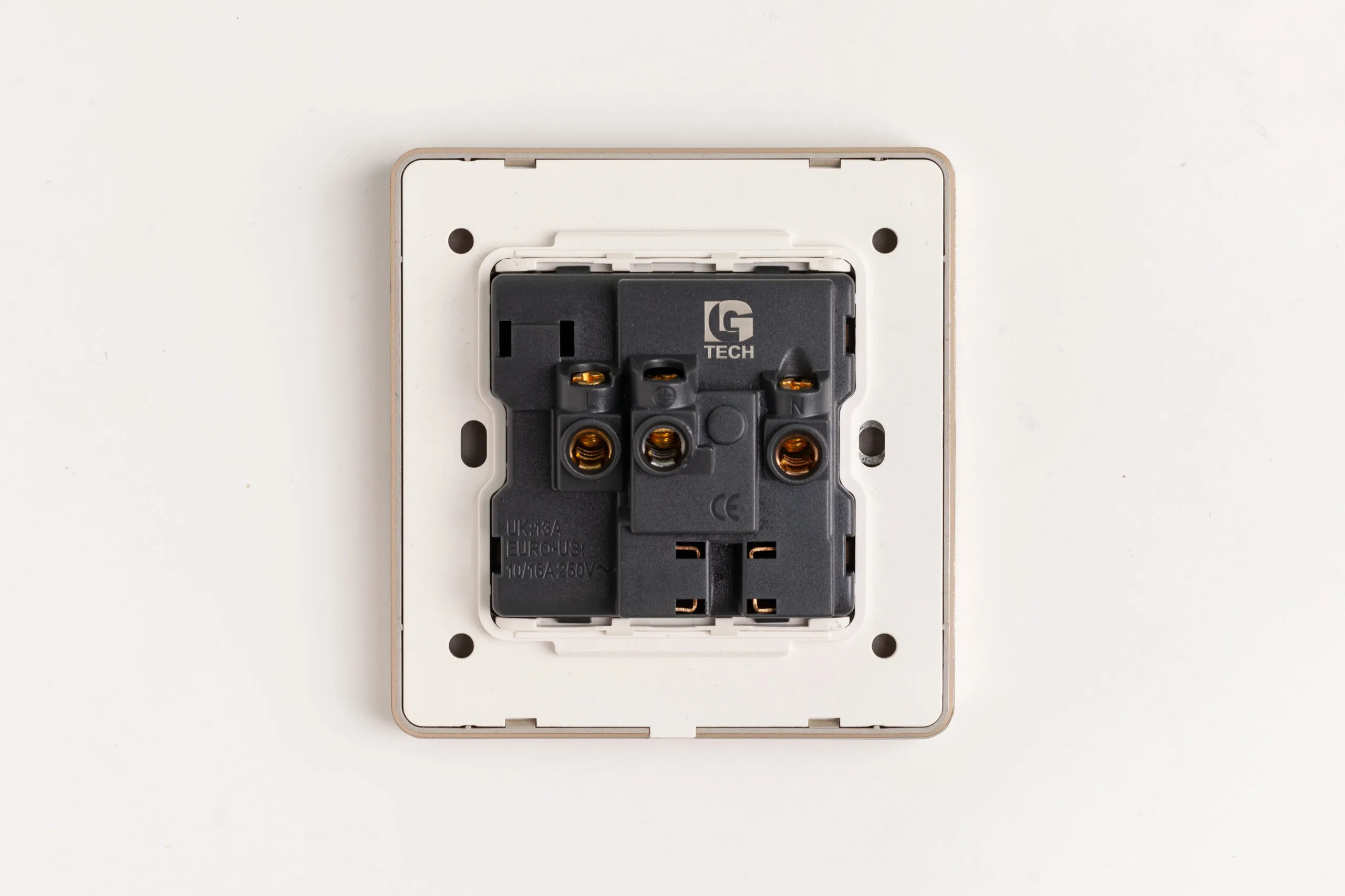 Ổ cắm điện 5 chấu có công tắc, màu gold LG Tech LG-AB-L-119 - 3