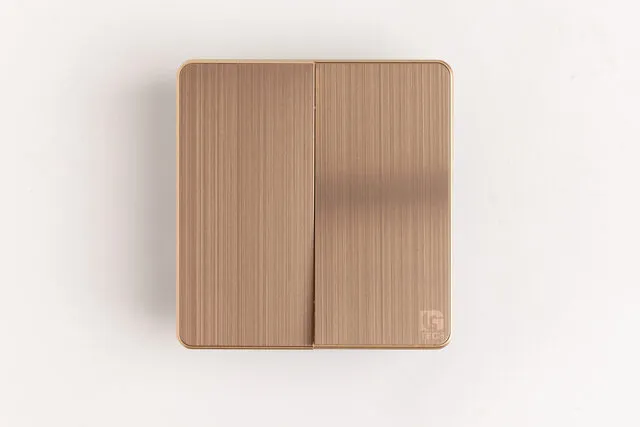 Công tắc điện đôi 2 chiều tràn viền, màu đồng, chuẩn vuông LG Tech mã LG-AB-L-002N - 3